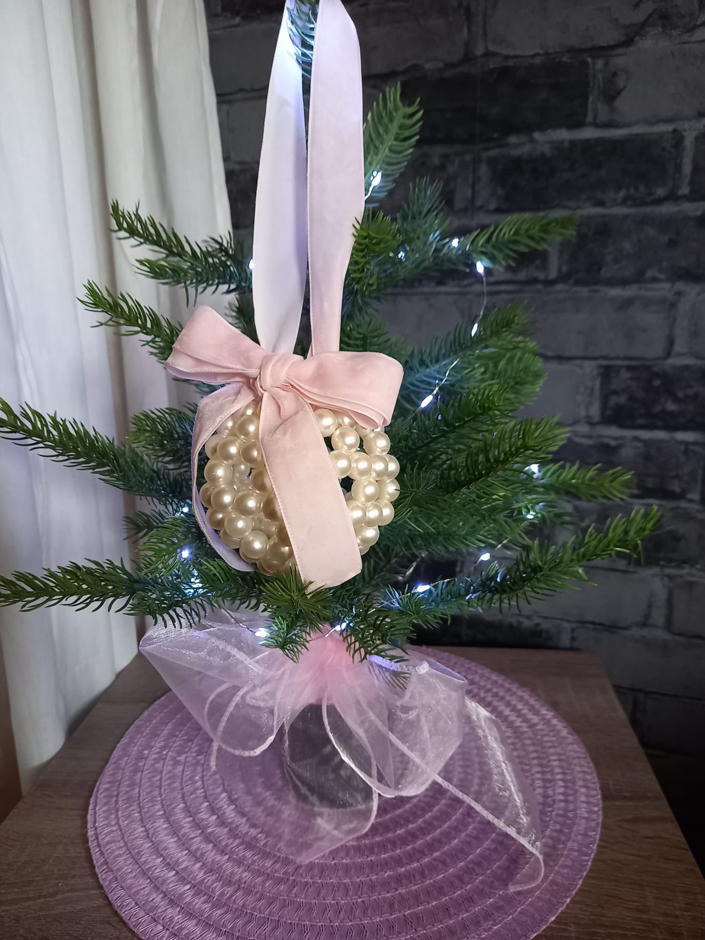 Weihnachtskugel aus Perlen