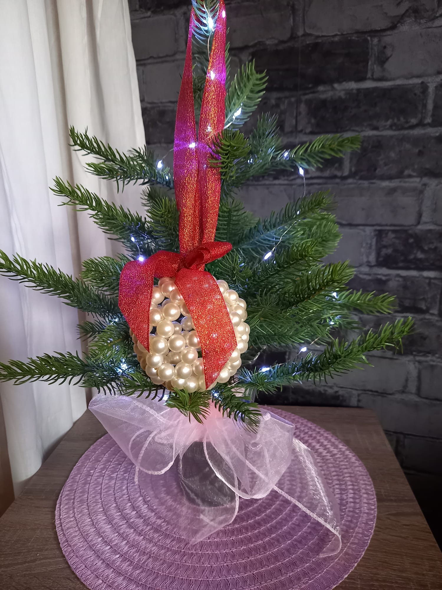 Weihnachtskugel aus Perlen