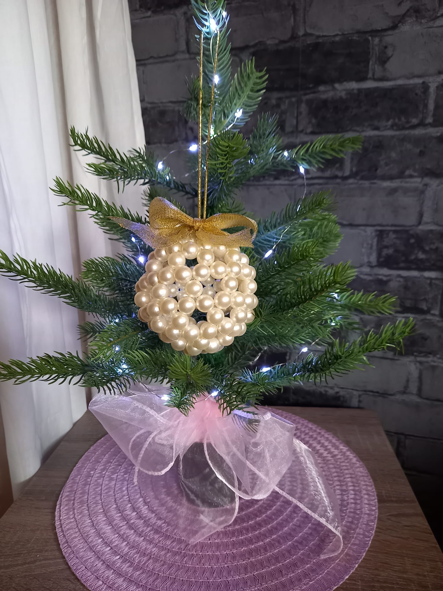 Weihnachtskugel aus Perlen