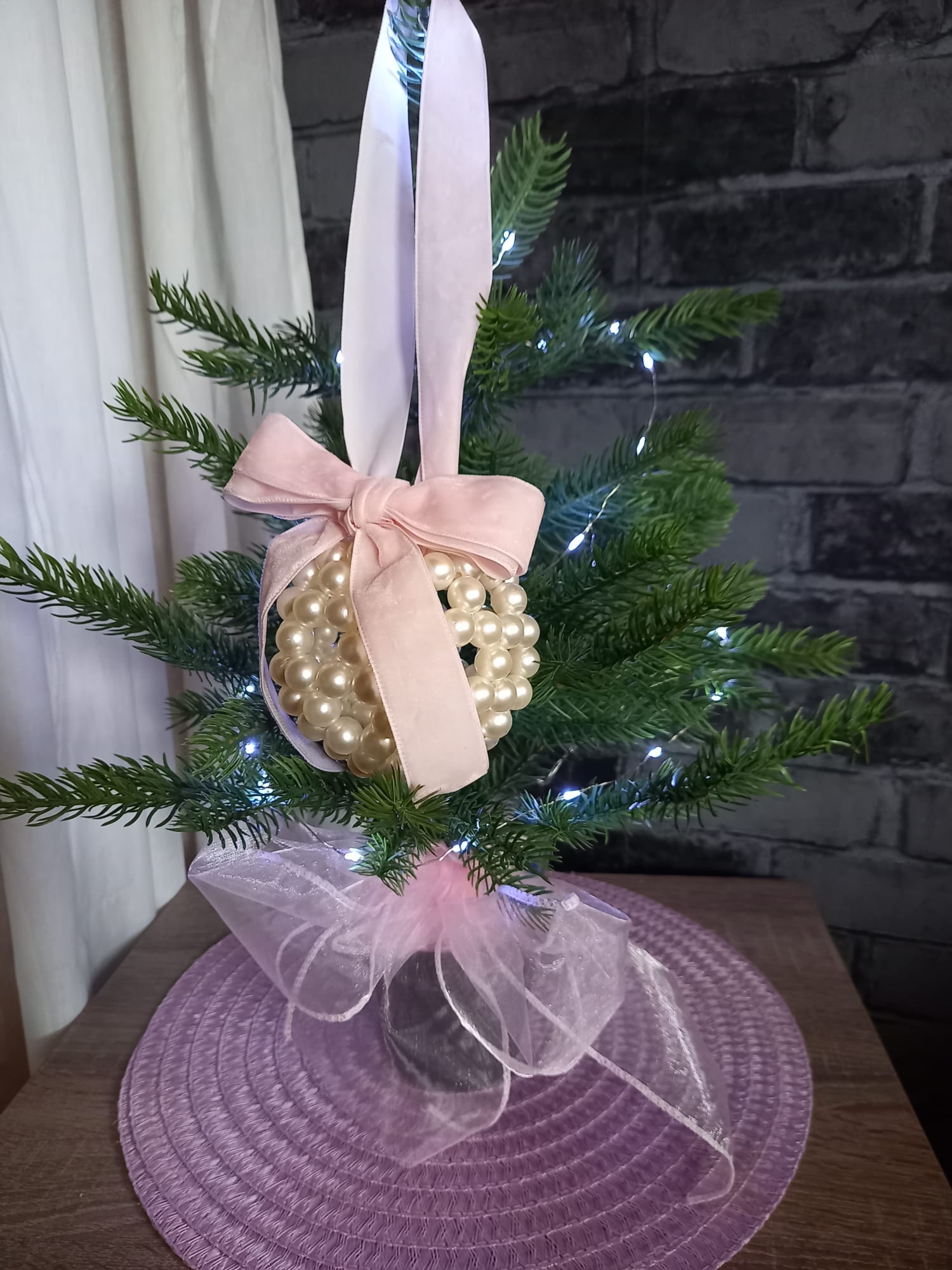 Weihnachtskugel aus Perlen