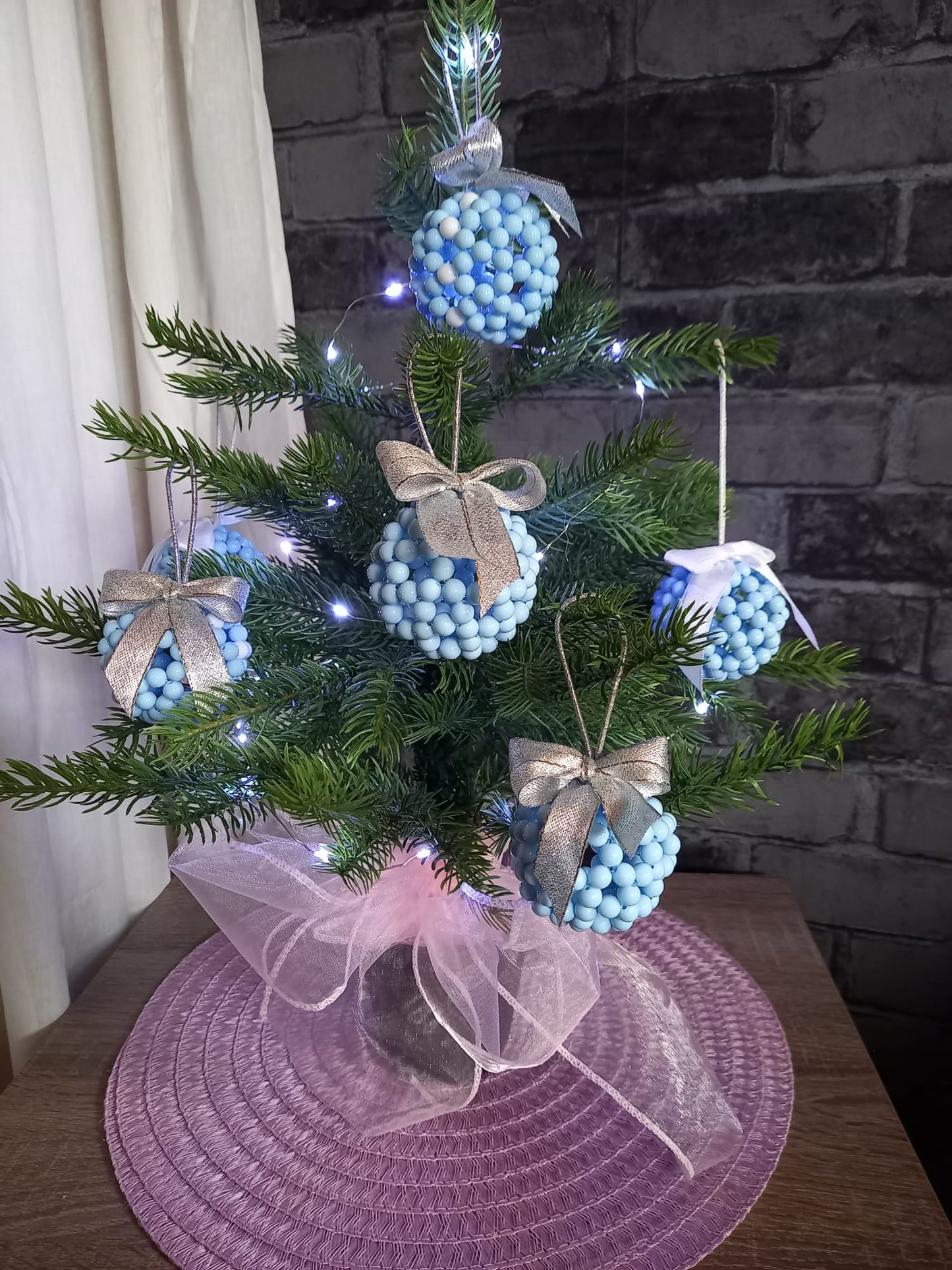 Weihnachtskugeln aus Perlen