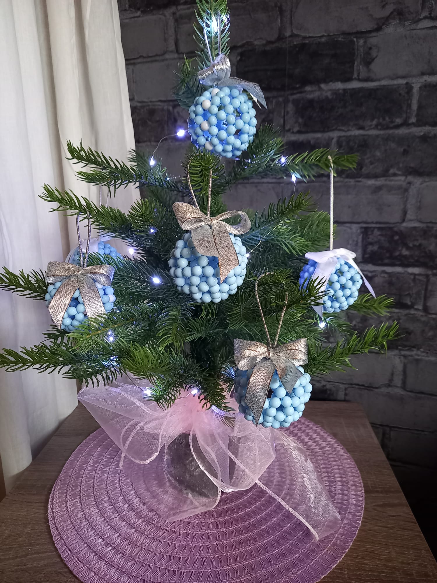 Weihnachtskugeln aus Perlen