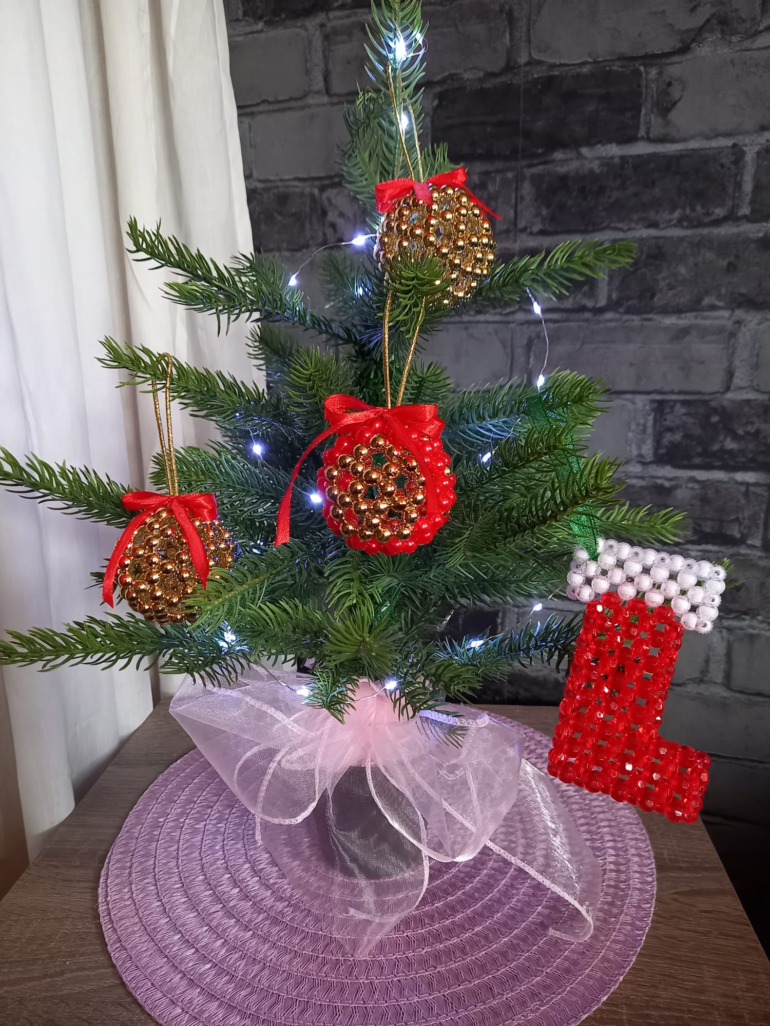 Weihnachtskugeln aus Perlen