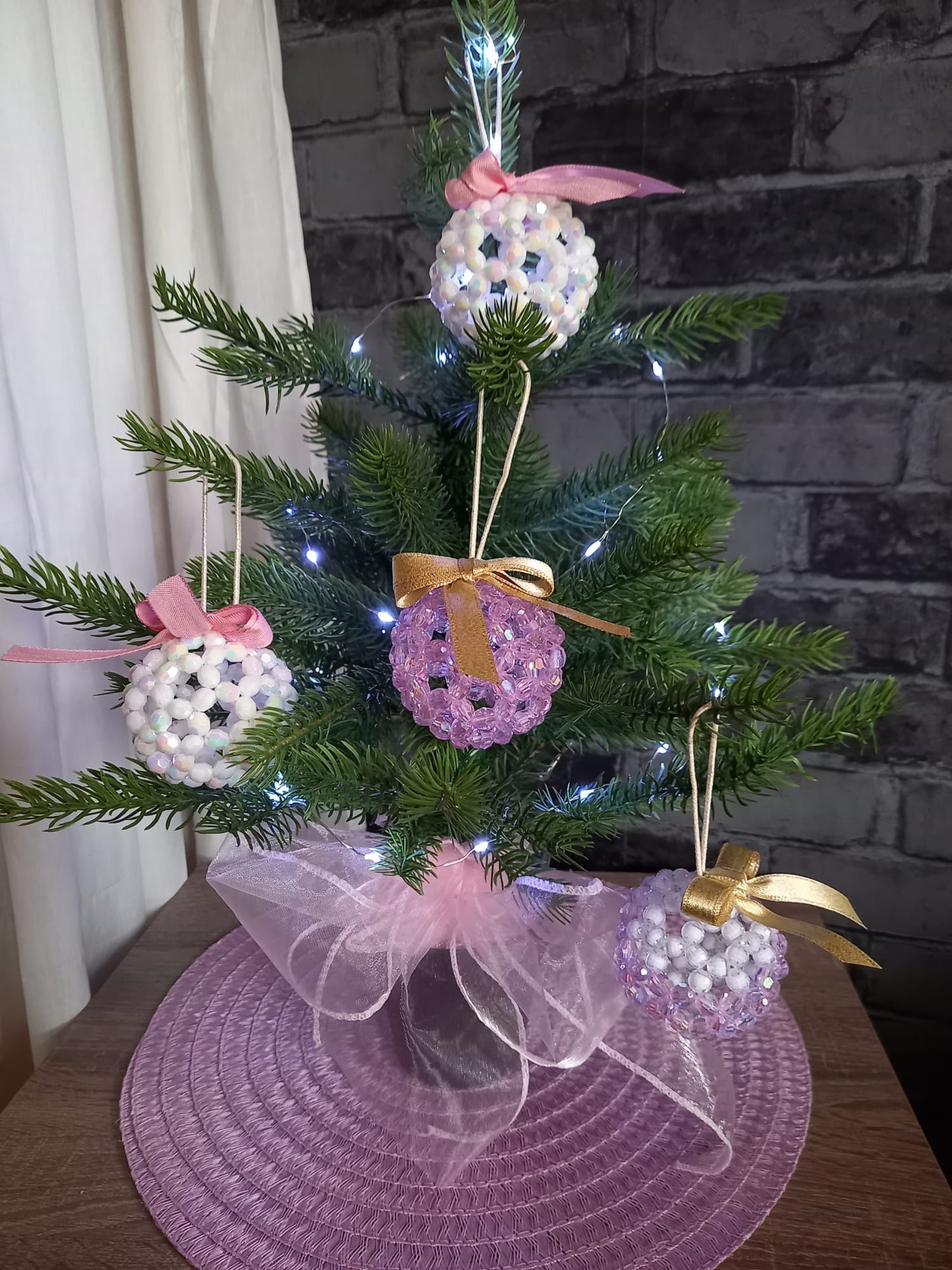 Weihnachtskugeln aus Perlen