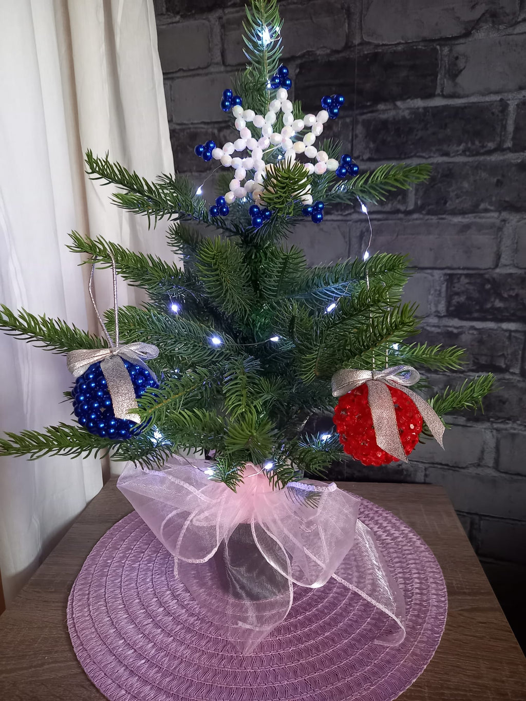 Weihnachtskugeln aus Perlen